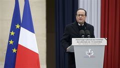 Francouzský prezident Francois Hollande promlouvá bhem piety za obti...