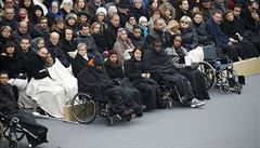 Pieta za obti teroristických útok se konala v paíské Invalidovn. Pítomni...