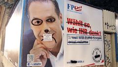 Bitva o Víde. Znetvoený plakát pedsedy populistické Svobodné strany Rakouska...