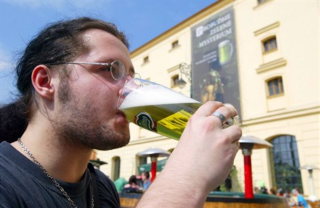 Zelené pivo na Zelený tvrtek. to je ji tradiní marketingový tah brnnského...