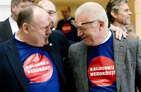Jaroslav Faltýnek (vpravo) s dalím poslancem z ANO