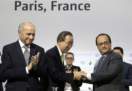 Francouzský prezident Francois Hollande, pedseda OSN Pan Ki-mun a francouzský...