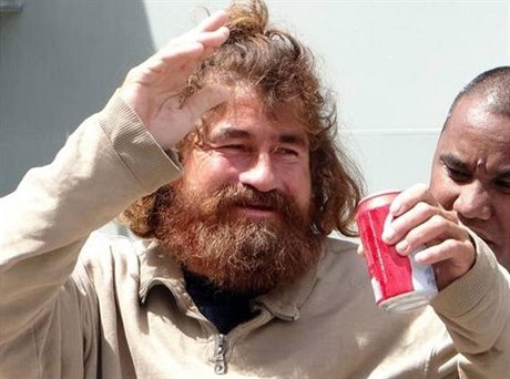 Slavný troseník. José Salvador Alvarenga nedlouho po svém zachránní z vln...