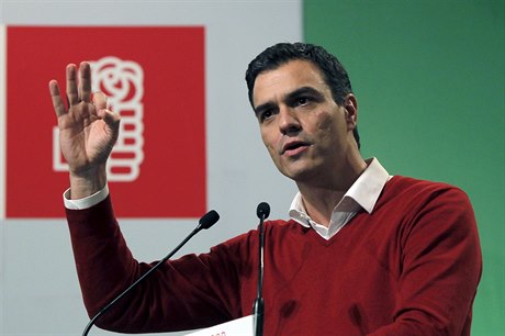 Tiatyicetiletý Pedro Sánchez se ujal vedení socialist loni v ervnu.