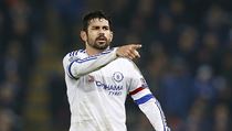 Gestikulujc Diego Costa z Chelsea.