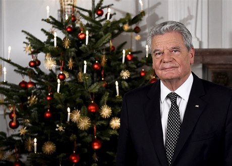 Joachim Gauck u vánoního stromeku.