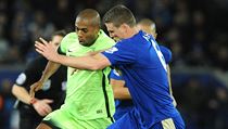 Fernandinho (vlevo) z Manchesteru City v souboji s Robertem Huthem z Leicesteru. | na serveru Lidovky.cz | aktuální zprávy