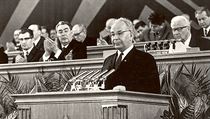 V roce 1971 na XIV. sjezdu KSČ. Za Husákem sedí zleva L. Štrougal, L.I.Brežněv... | na serveru Lidovky.cz | aktuální zprávy