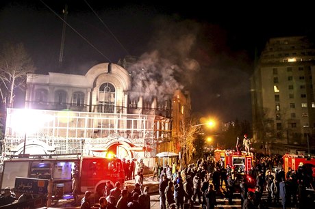 Saúdskoarabská ambasáda v Íránu zachvácená plameny