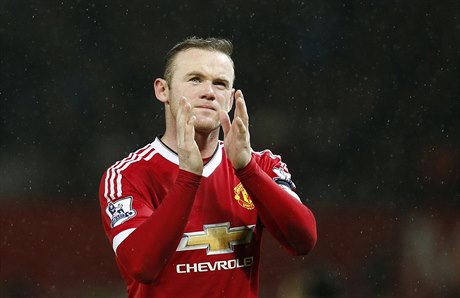 Wayne Rooney se raduje z gólu do sít Swansea
