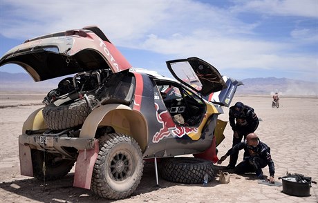 Nehoda automobilu na Rallye Dakar - ilustraní foto.