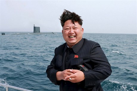 Kim ong-un dohlíí na test balistické stely