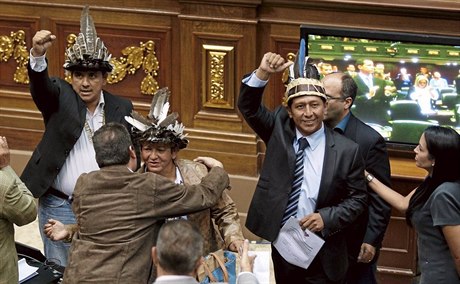 Vítzství. Trojice venezuelských opoziních poslanc, jejich mandát zpochybnil...