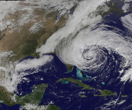 Snímky, které zachycují hurikán Sandy na východním pobeí USA.