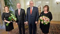Prezident Milo Zeman s manelkou Ivanou (vpravo) a premir Bohuslav Sobotka s...