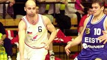 Vladan Vahala (vlevo) v kvalifikačním zápase na ME v basketbale proti Estonsku... | na serveru Lidovky.cz | aktuální zprávy