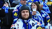 Fanoušci během zápasu Kometa Brno - Sparta Praha pod otevřeným nebem. | na serveru Lidovky.cz | aktuální zprávy
