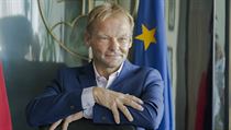 Vazil Hudák, slovenský ministr hospodářství. Vazil Hudák, slovenský ministr hospodářství.