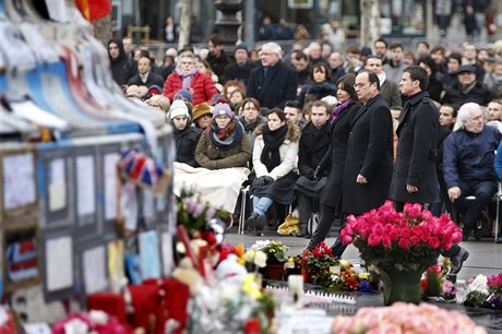 Francouzský prezident Hollande pi vzpomínkové akci  útoku na Charlie Hebdo.