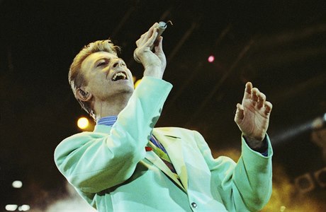 David Bowie na koncertu v Londýn v roce 1992.