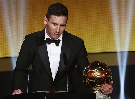 Lionel Messi se Zlatým míem pro rok 2015