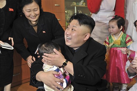 Severokorejský vdce Kim ong-un na návtv sirotince (ilustraní snímek).