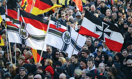 Demonstrace proti imigrantm v Kolín nad Rýnem. Silvestrovské útoky nahrávají...