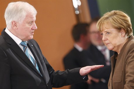 Bavorský premiér Horst Seehofer s kanclékou Angelou Merkelovou.