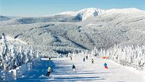 Celkem 14 lanovek a vleků zajišťují přepravní kapacitu 17 500 lyžařů za hodinu. | na serveru Lidovky.cz | aktuální zprávy