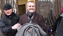 Úsměv. Petr Sisák po zadržení policií. Úsměv. Petr Sisák po zadržení policií.