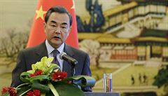 éf ínské diplomacie Wang I na tiskové konferenci v Pekingu.