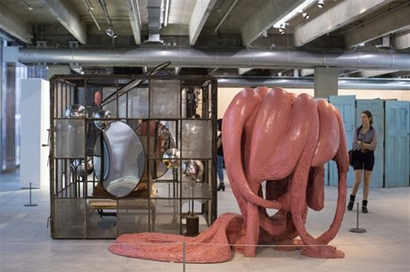Výstava Louise Bourgeois v moskevské garái je pístupná do 7. února.