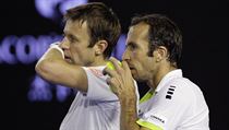 Daniel Nestor a Radek tpnek bhem vzjemn porady