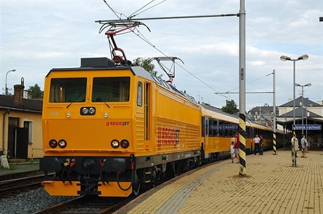 Vlak dopravce RegioJet dnes poprvé vyjel na tra
