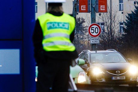 Policie zastavila zdrogovanou idiku se zákazem ízení.