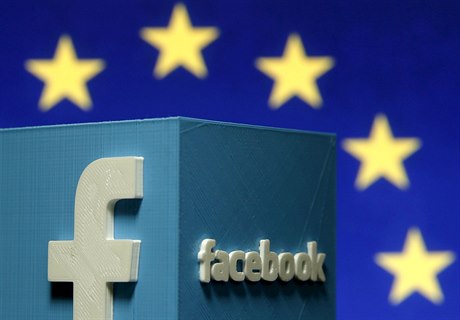 Facebook a dalí internetoví giganti mají problém.