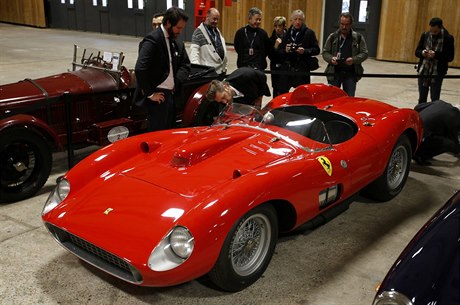Ferrari 335 S Spider se vydrail za v pepotu 866 mil. korun.