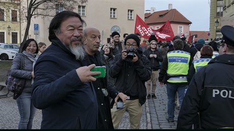 Aj Wej-wej na demonstraci proti xenofobii 6. února v Praze.