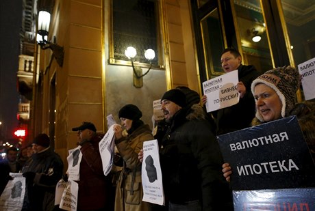 Hypotéka ve valutách - genocida Rus. Lidé v Moskv protestují kvli váným...