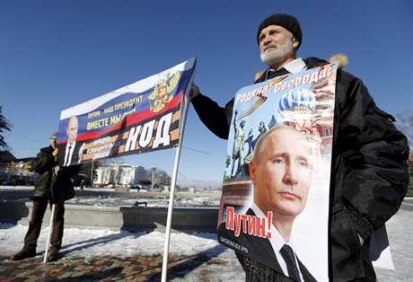 Vlast! Svoboda! Putin! Snímek ze Stavropolu zachycuje demonstranty, kteí...