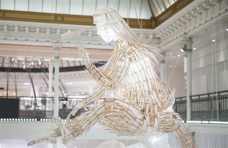 Aj Wej-wej vystavuje v luxusním nákupním centru v centru Paíe.