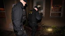 Policie vyetuje tok dvaceti maskovanch lid zpalnmi lahvemi na ikovsk...