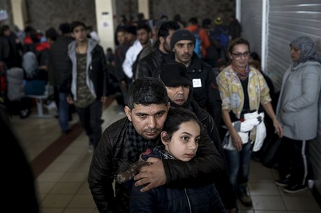 Migranti, kteí pekonali první fázi své cesty do Evropy: plavbu ped...