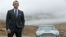 Daniel Craig a Aston Martin v bondovce Skyfall