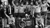 Vítězové primátorek 1980. Milan Suchopár stojí druhý zprava | na serveru Lidovky.cz | aktuální zprávy