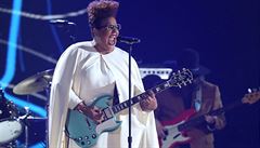 Brittany Howard z Alabama Shakes bhem svého vystoupení na cenách Grammy.