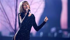 Taylor Swiftová bhem svého vystoupení na Grammy.