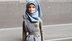 Novou podobu panenky Barbie s hidábem, zvaná Hijarbie, vytvoila nigerijská...