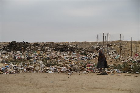 Namibe má asi 200 000 obyvatel a je tetím nejdleitjím angolským pístavem...