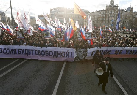 Nmcov kritizoval Kreml za ekonomickou situaci, korupci i za konflikt na...